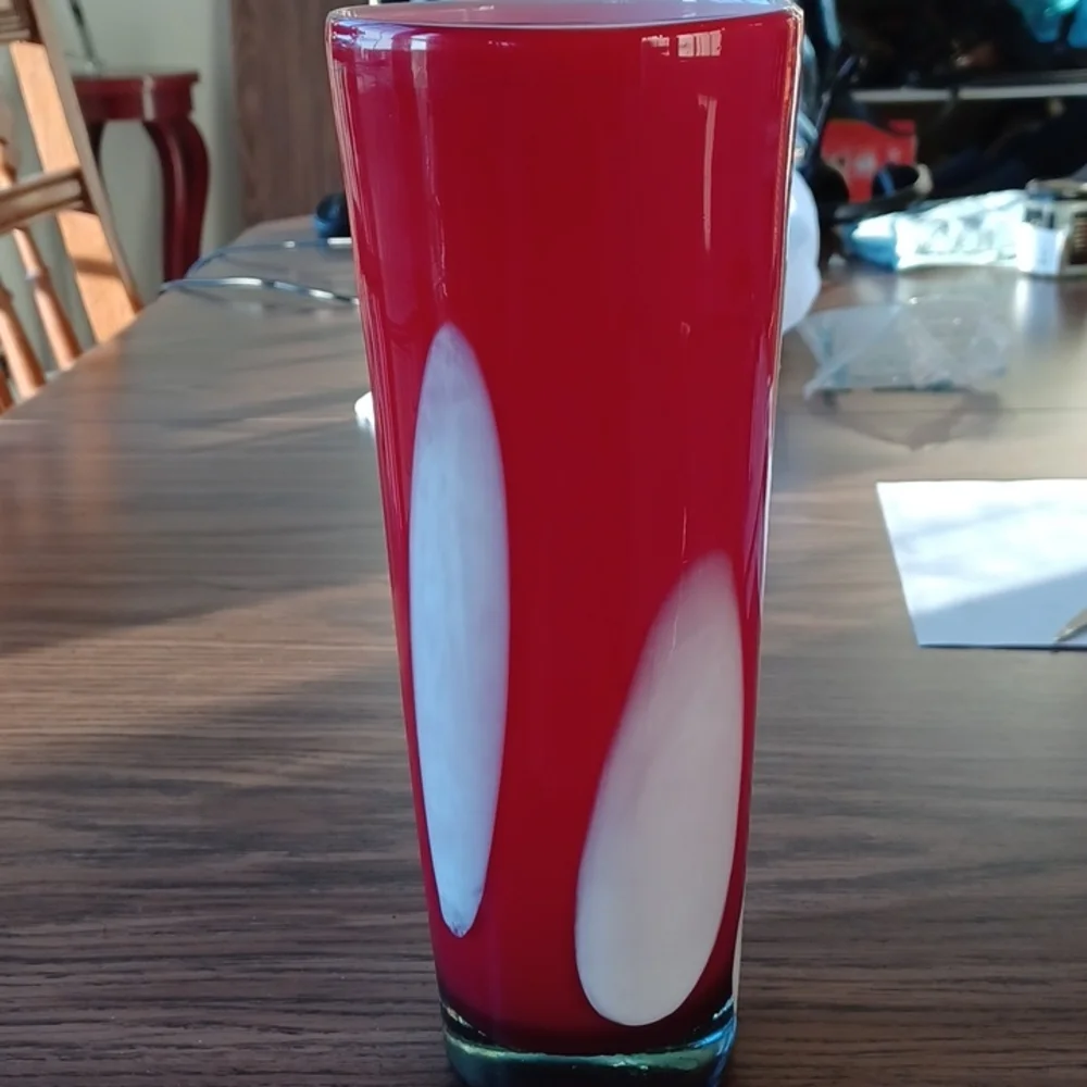 Beautiful Vibrant Red & White Tall Art Glass Vase, 10
